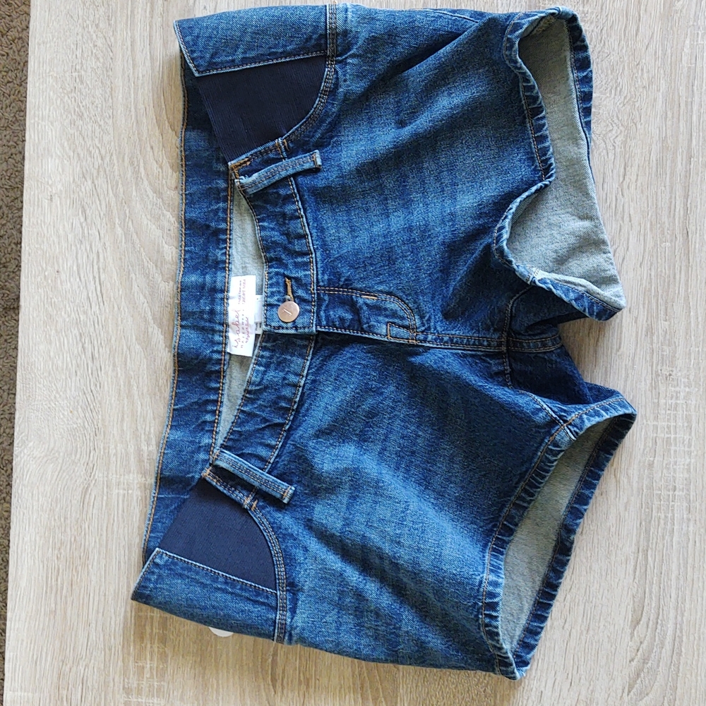 Isabel Maternity Shorts size 4 (NWT)